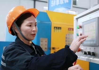 “寶藏大姐” 牛澤芳：17 年匠心堅守，從學徒逆襲 “免檢標桿”